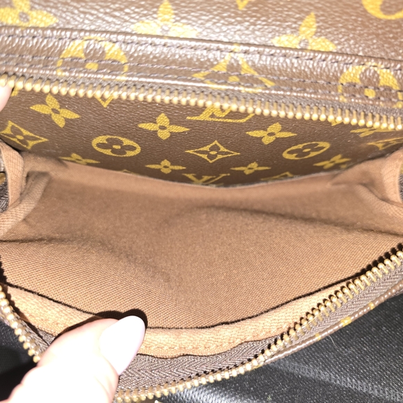 Louis Vuitton Brown Backpack with Monogram Pattern and Leather Trim - Picture 6 of 8
